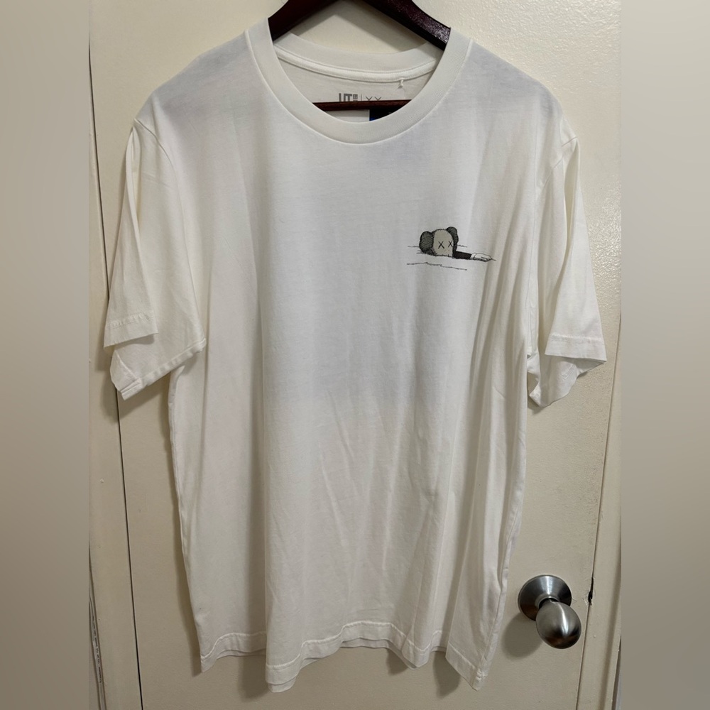 NWT Uniqlo x Kaws Short Sleeve UT Tshirt Artbook Cover White Size L 2023 T-Shirt